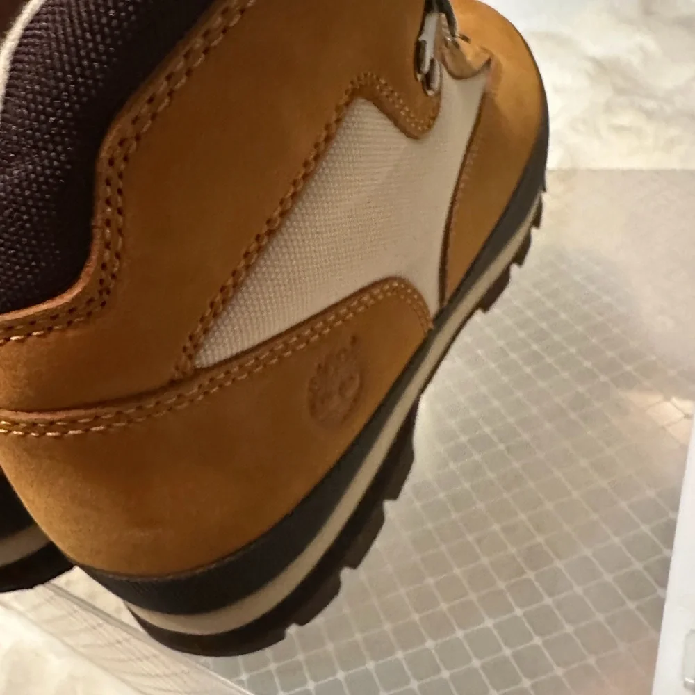 Timberland• Classic Men's Brown and Cream Boots•9.5